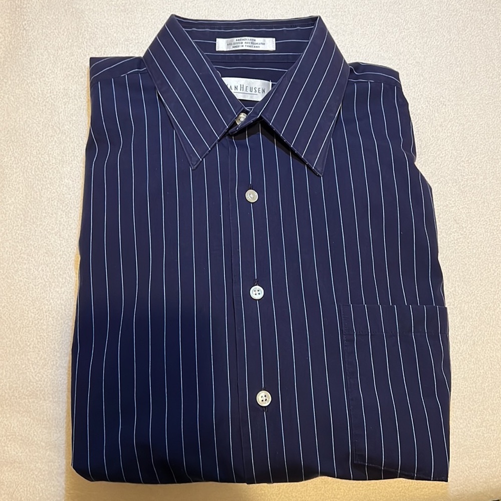 Van Heusen Men’s Dress Shirt Navy Blue 15-15.5 neck